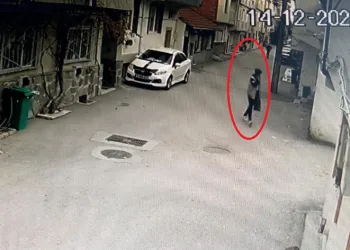 Kendini polis olarak tanıtıp yaşlı kadını dolandırdı
