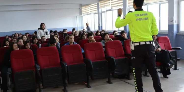 Emniyetten öğrencilere trafik eğitimi