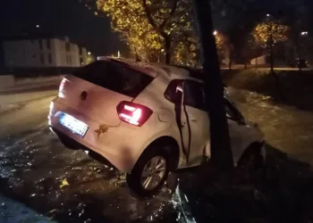 Bursa’da 2 çocuk, kaçırdıkları otomobille kaza yaptı