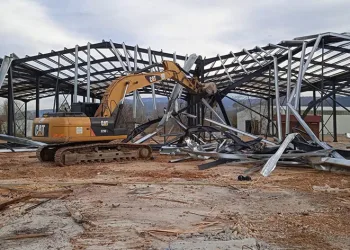 3 günde 9 kaçak yapı yıkıldı
