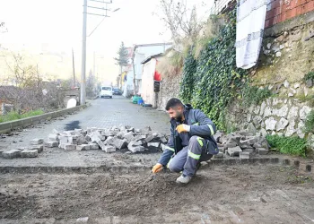 Güneşli havayı fırsat bilen ekiplerin yol mesaisi