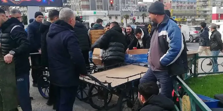 Zabıta izinsiz seyyar satıcılara göz açtırmadı