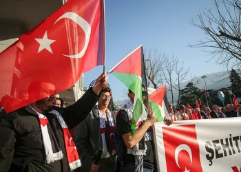 Bursa’da şehitlerimiz ve Filistin için yürüyüş