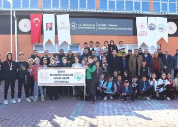 Tomarza’da 100. Yıl Atatürk Koşusu yapıldı