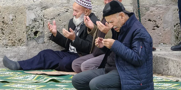 Bursa Ulu Cami’de Filistin halkı için dua edildi
