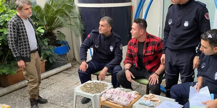 3 saatte 1,700 lira topladı