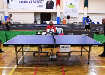 Osmangazi Belediyesi personeli masa tenisiyle stres attı