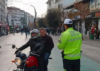 Kapalı caddeye motosikletle girenlere ceza kesildi