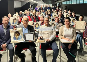 Türkkan fabrika çalışanlarına öykü okudu