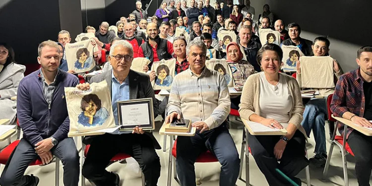 Türkkan fabrika çalışanlarına öykü okudu