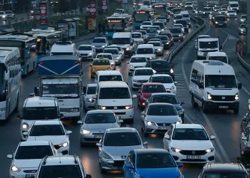 Her 3 kişiye bir araç düşüyor