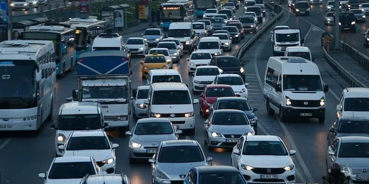 Her 3 kişiye bir araç düşüyor