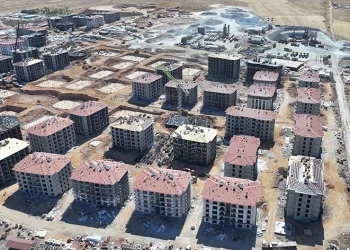 Deprem konutları teslime hazırlanıyor