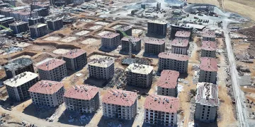 Deprem konutları teslime hazırlanıyor
