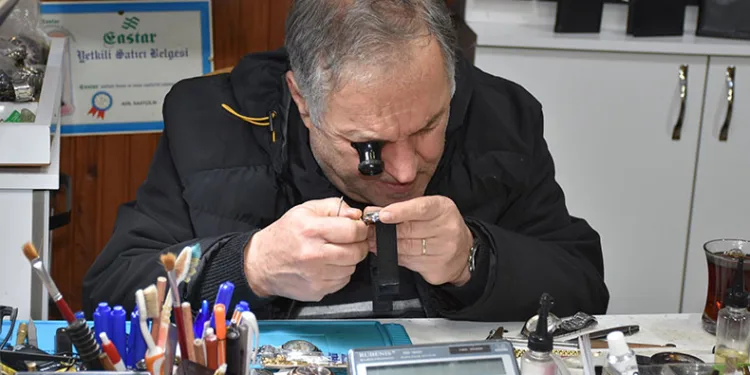 47 yıldır zamana ayar veriyor