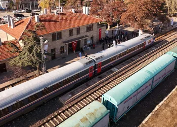 Güller Ekspresi ilk seferine uğurlandı