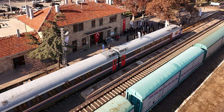 Güller Ekspresi ilk seferine uğurlandı