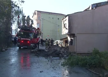 Doğalgaz borusundan yükslen alevler binaya sıçradı