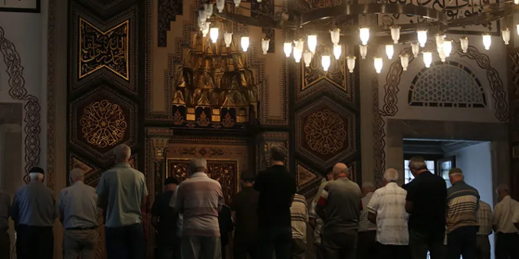 Türkiye’nin her yerinden bu imamı dinlemeye geliyorlar