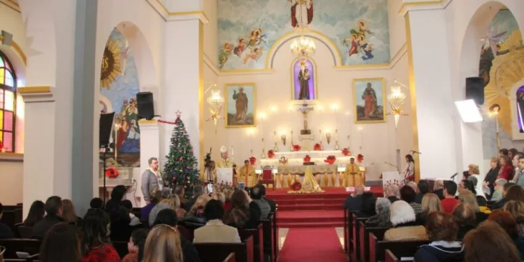 170 yıllık kilisede Noel ayini