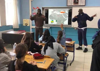 Yabancı öğrenciler liseli gençlere ülkelerini tanıttı