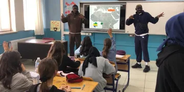 Yabancı öğrenciler liseli gençlere ülkelerini tanıttı