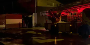Çaldıkları aracı parçalarken yakalanan hırsızlar tutuklandı