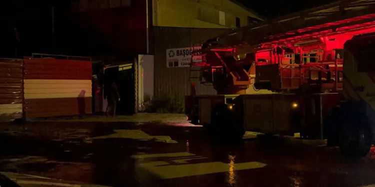 Çaldıkları aracı parçalarken yakalanan hırsızlar tutuklandı