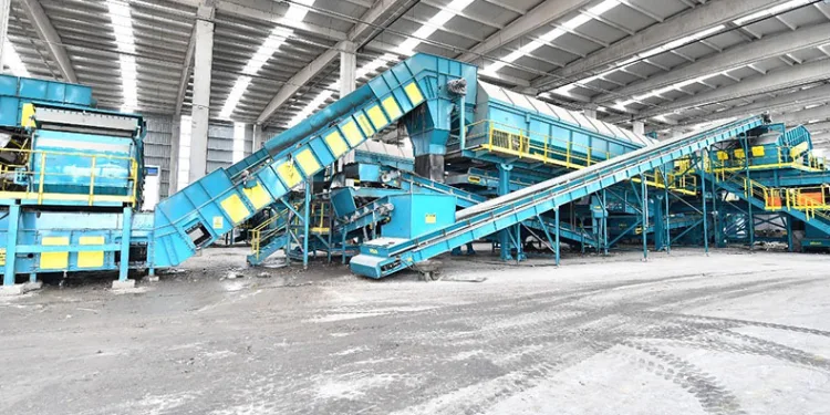 Çöpünden hem elektrik hem de yakıt elde ediliyor