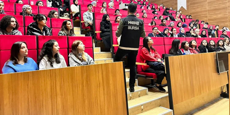 Narkotik polisi vatandaşları bilgilendirdi
