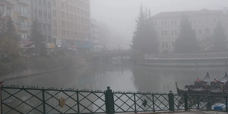 Eskişehir güne sisle başladı