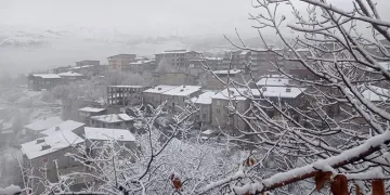 Hakkari’de kar yağışı ve sis