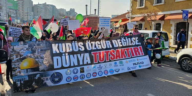 Bandırma’da Filistin’e destek yürüyüşü