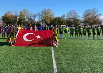 Amatör maçta şehitlere saygı