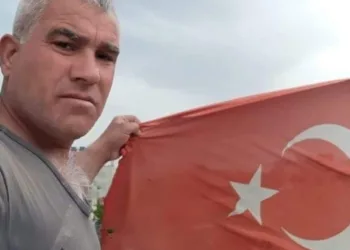 Uçuruma yuvarlanan akaryakıt yüklü tankerin sürücüsü kurtarılamadı