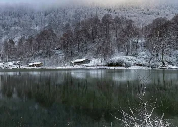 Karla buluşan doğadan kartpostallık manzaralar