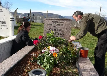 Ceren Özdemir, mezarı başında anıldı