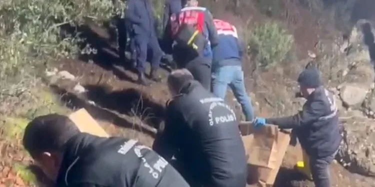 Öldürdüğü arkadaşının üç yıl boyunca maaşını çekti