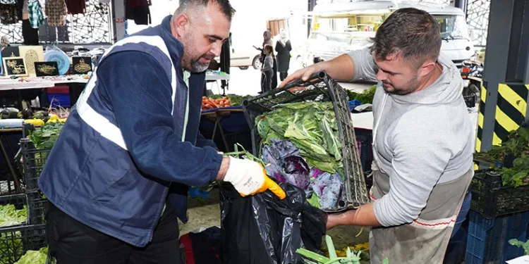 Organik atıklar gübreye dönüşüyor