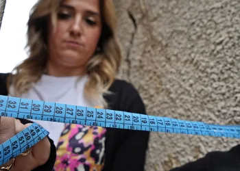 Evlerinden caddeye çıkabilmek için kilo almaya korkuyorlar