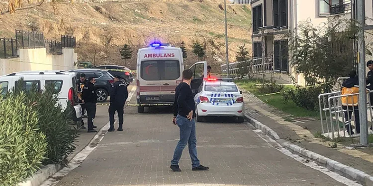 3. kattan düşen işçi hayatını kaybetti