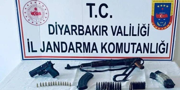 Jandarmadan ruhsatsız silah operasyonu