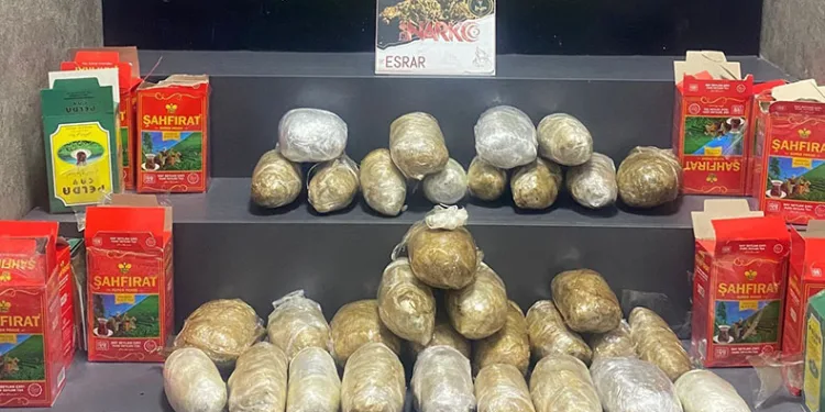 Çay kutusunda uyuşturucu sevkiyatı