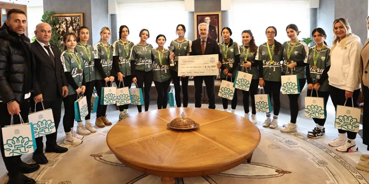 Başarılı sporculardan Başkan Erdem’e ziyaret
