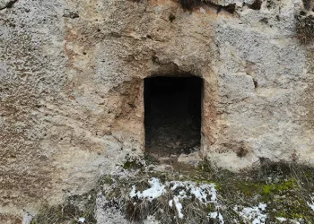 Tarihi bilinmiyor, definecilerin hedefinde