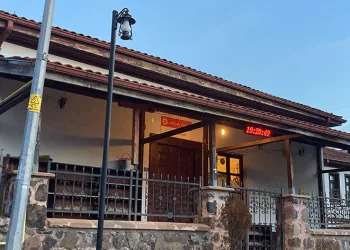 Timuri Camii, kendine hayran bırakıyor