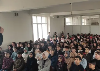 Sağlık çalışanlarından öğrencilere kitap desteği