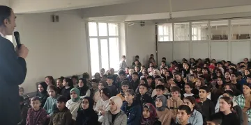 Sağlık çalışanlarından öğrencilere kitap desteği