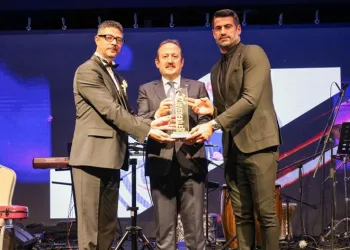 Vali Pehlivan’a ‘Yılın bürokratı’ ödülü