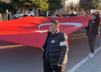 Niğde’de öğrenciler şehitler için yürüdü